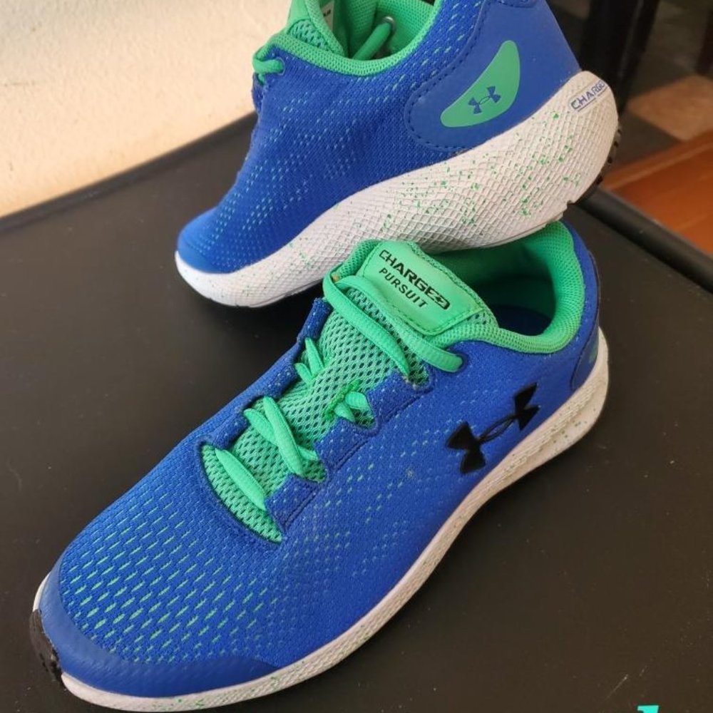 Under Armour Boys Youth Size 4 Sneakers